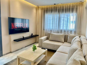 Chic 2 Bedrooms Apartment - Downtown Beach Marina Bay